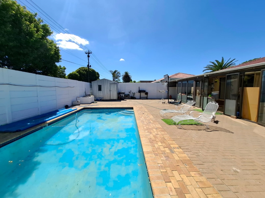 To Let 3 Bedroom Property for Rent in Ruyterwacht Western Cape